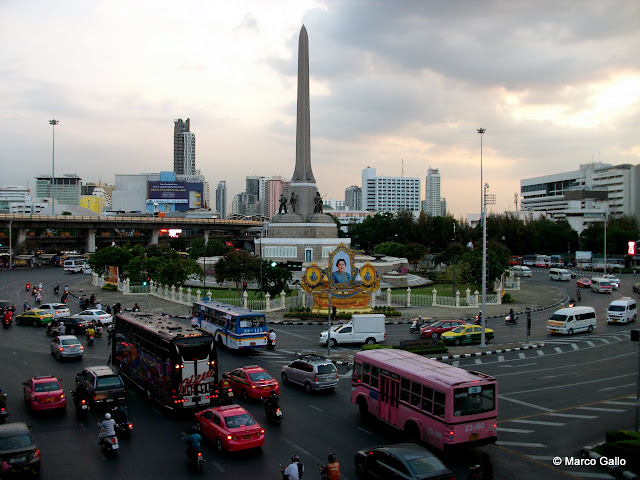 MONUMENTO A LA VICTORIA, BANGKOK. TAILANDIA