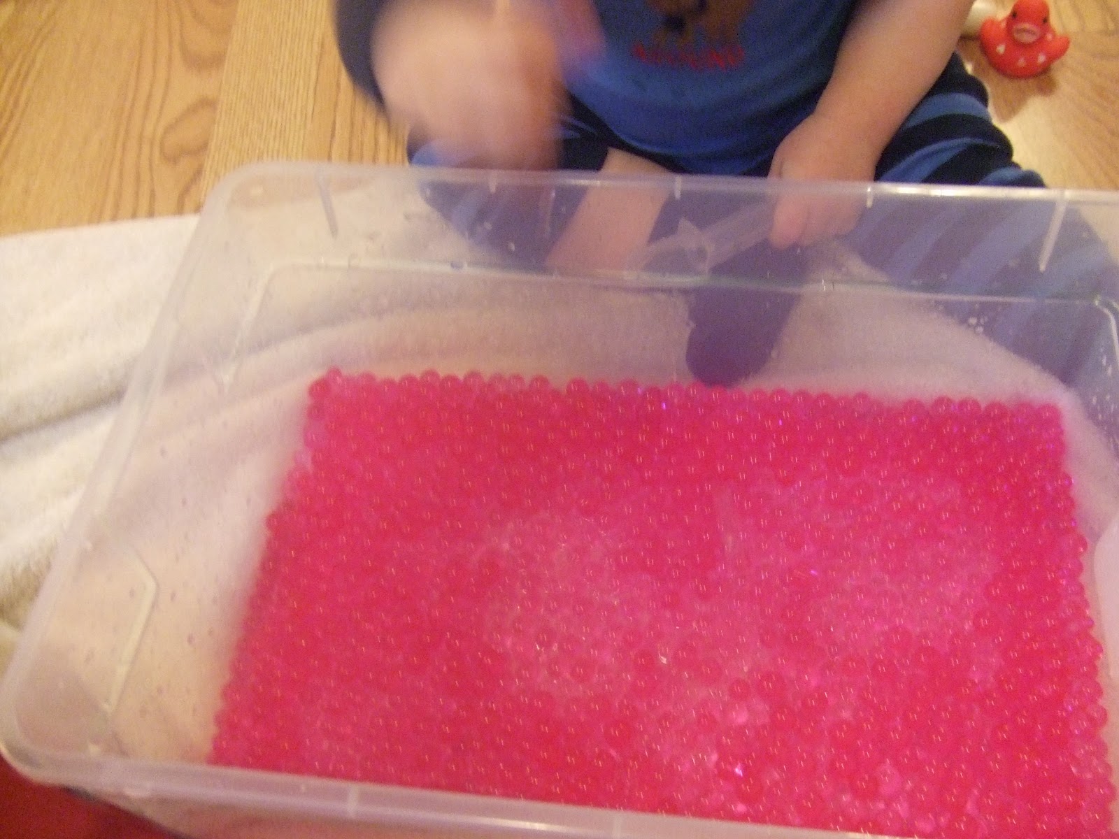 Cachey Mama's World of Learning Bubblegum Scented Water Bead Play