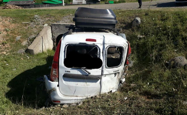 В Башкирии LADA Largus улетела в кювет: 4 пострадавших В Башкирии LADA Largus улетела в кювет: 4 пострадавших