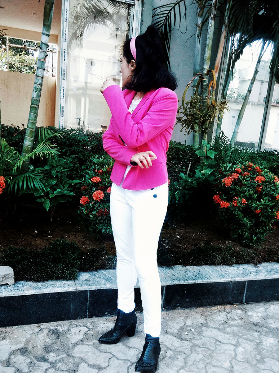 all white outfit, pop of pink , white sailor pants, white basic tee , style blogger