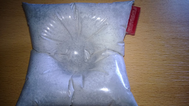 Eier halter aus beton in Kissenform