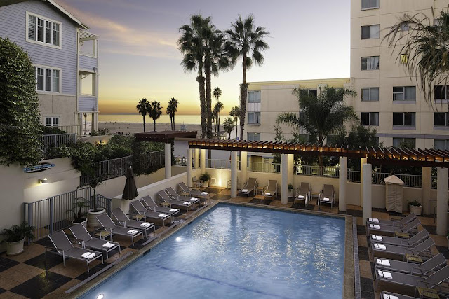 Enjoy a California getaway at JW Marriott Santa Monica Le Merigot. This beachfront hotel provides an on-site spa, dining options and modern rooms and suites.