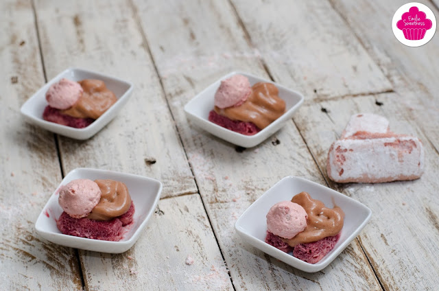 Verrines de mousse de fraises, biscuits roses, coulis de cassis et petite meringue - Concours Inside