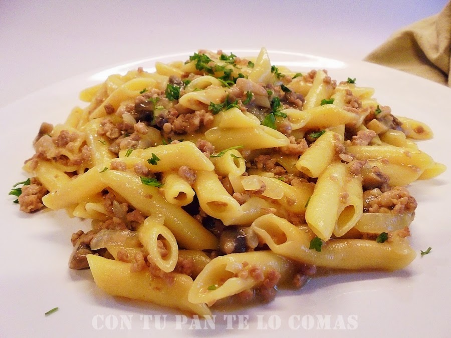 Macarrones con carne al azafrán