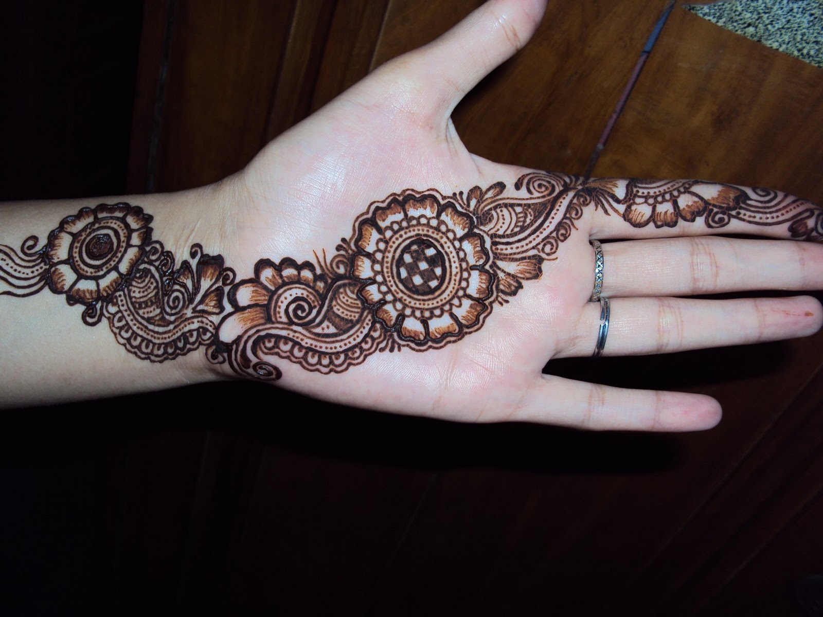 She 9 Style Simple And Beautiful Mehndi Designs Simple Mehndi 