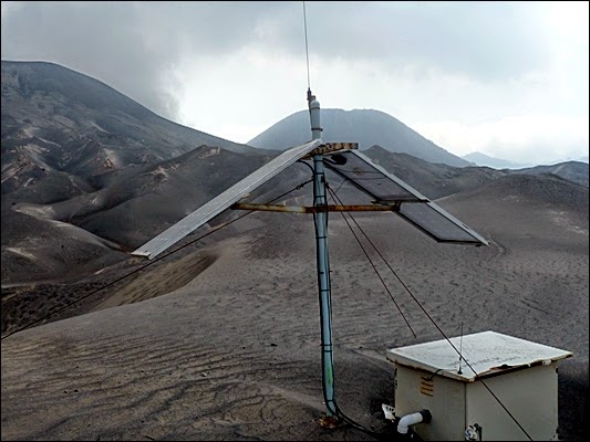 Listrik tenaga surya milik Badan Vulkanologi di Pasir Berbisik