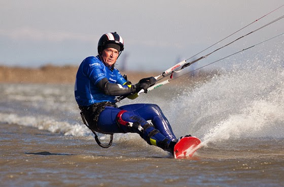 Alex Caizergues kiteboarding