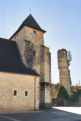 La tour et l'église de Lucq de Béarn