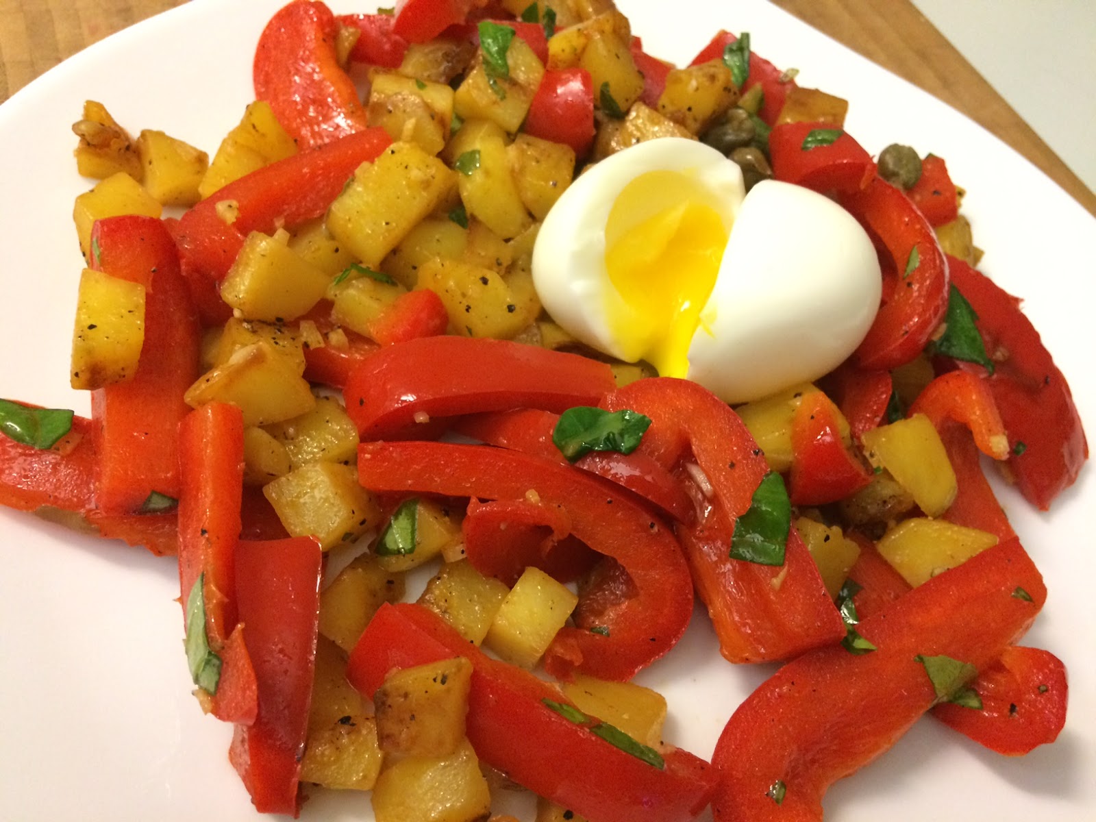 Kulinarisches Tinobien: Paprika-Kartoffel-Pfanne mit Ei