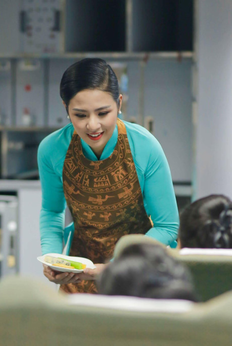 Ngoc Han thich thu khi thu lam tiep vien hang khong - Anh 3