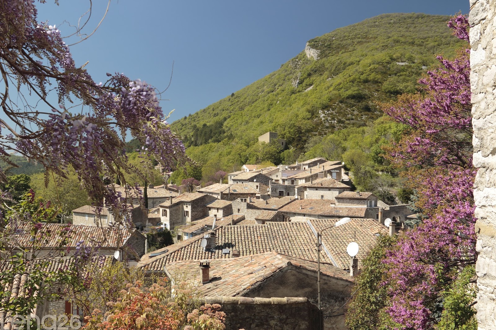 Balades en DrômeArdèche Pont de Barret la montagne Ste Euphémie (Drôme)