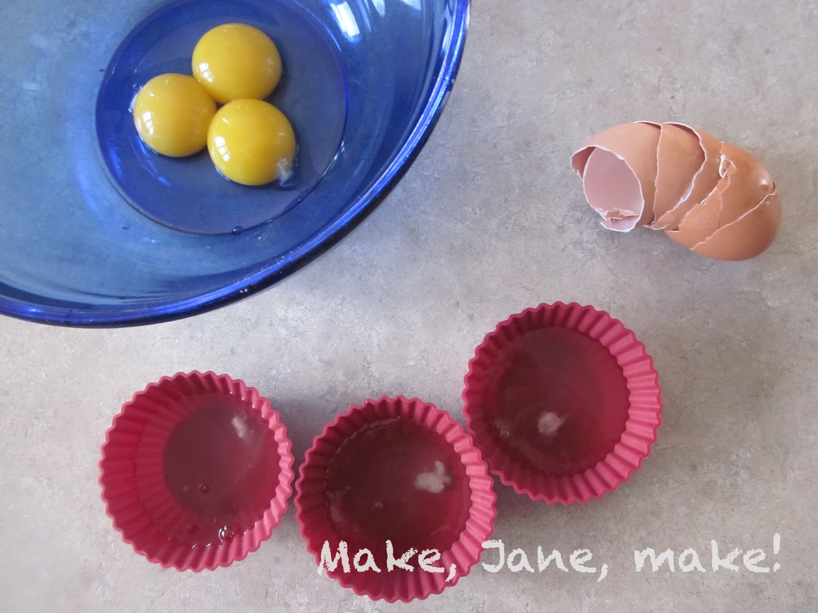 Make, Jane, make!: Saving extra egg whites for that special occasion...