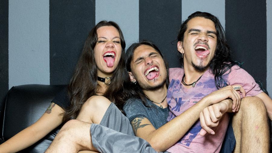 'Somos um casal de três e no nosso namoro tudo é mais e melhor' 'Somos um casal de três e no nosso namoro tudo é mais e melhor'