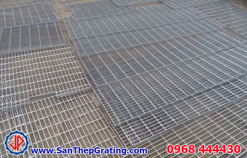 Các sàn thép grating, tấm grating mạ kẽm đang chuẩn bị giao đi công trình Các sàn thép grating, tấm grating mạ kẽm đang chuẩn bị giao đi công trình