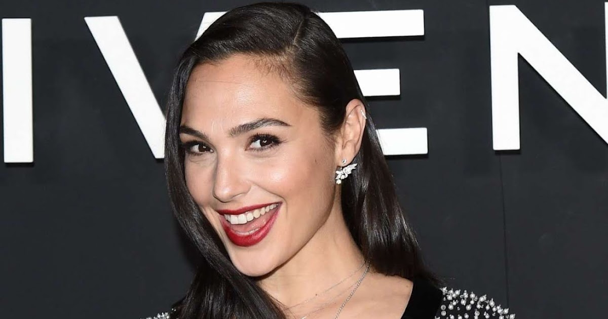Gal Gadot Givenchy Fashion Show in Paris | Gettyceleb - Fashion! Beauty