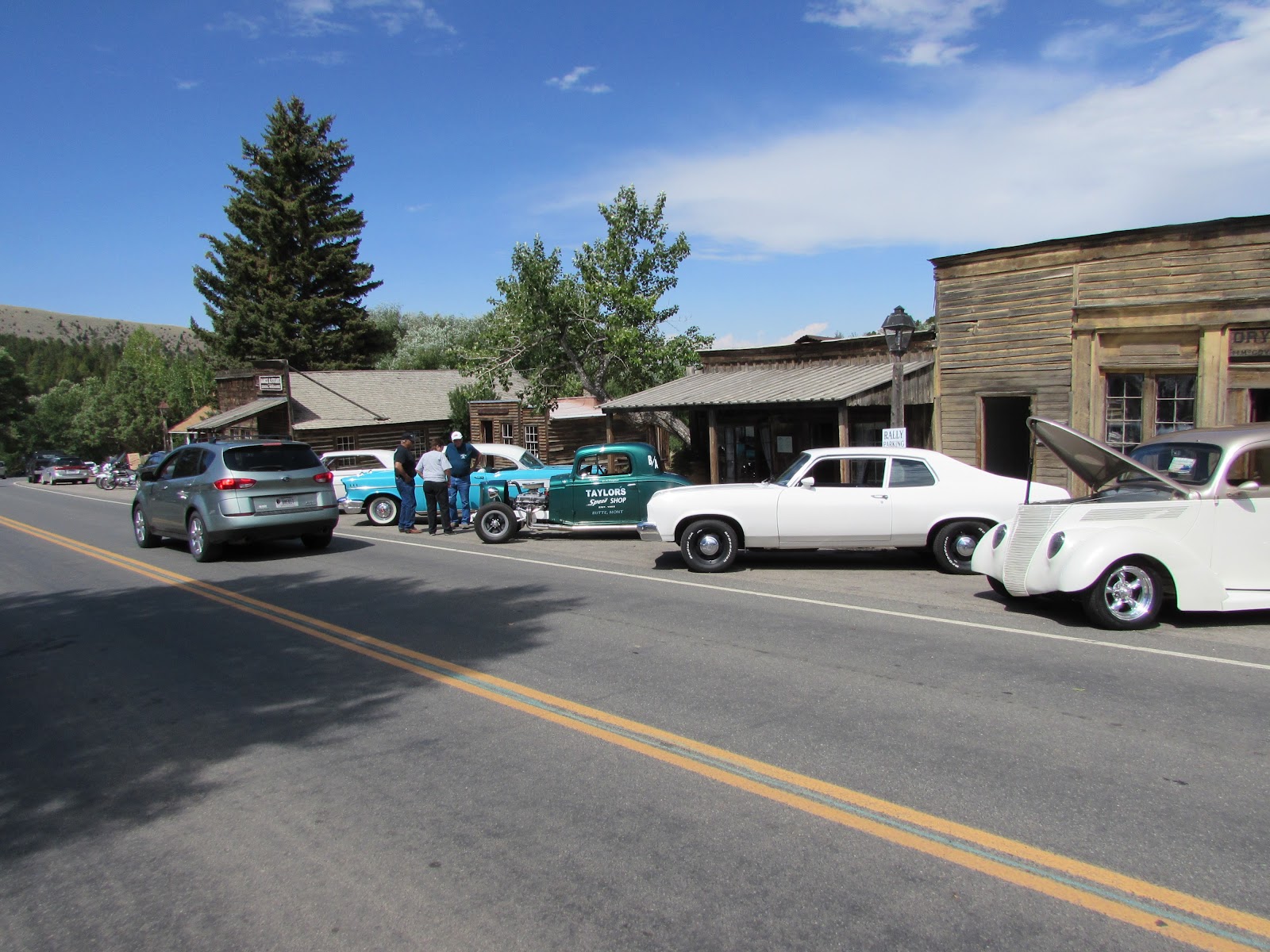 Reel Rods Inc. SHOP UPDATE Virginia City car show