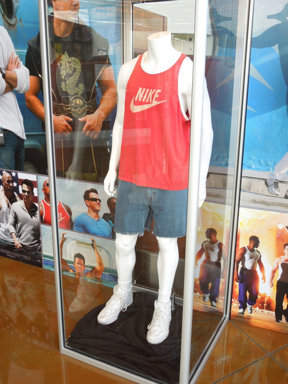 Hollywood Movie Costumes and Props: Pain & Gain worn by Mark Wahlberg, Dwayne Johnson and Mackie...