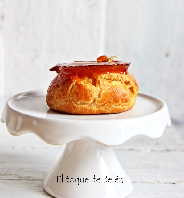 Profiteroles  Con Crema Pastelera  Y Caramelo 
