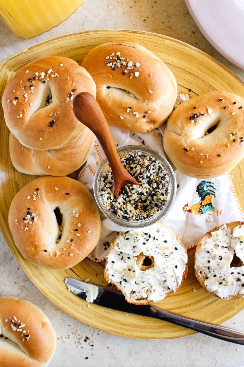 Everything Bagel Seasoning is a simple seasoning blend that is for so much more than bagels. You will want to sprinkle it on everything! #seasoningmix #spicemix #everythingbagel