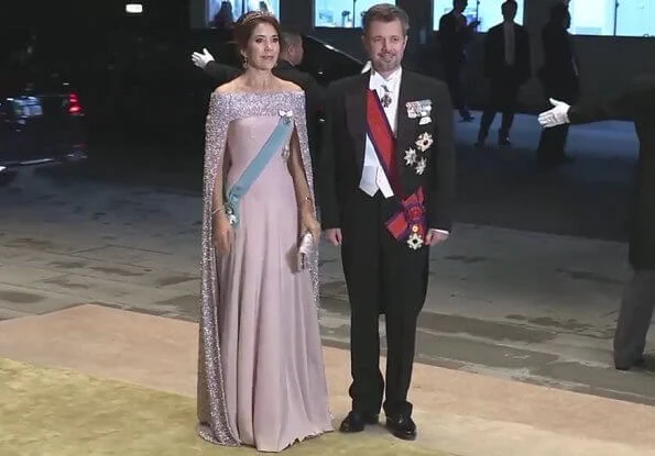 Victoria in Elie Saab gown. Queen Maxima in Jan Taminiau gown. Queen Letizia in Carolina Herrera gown, diamond tiara. Mary in Valentino