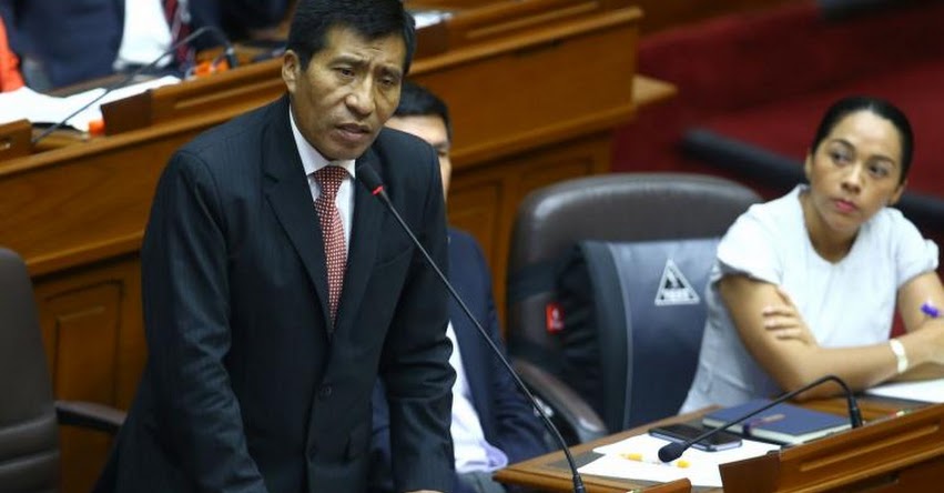 Congresista Fujimorista Moisés Mamani fue bajado de avión acusado de realizar tocamientos indebidos, según comunicado de línea aérea Congresista Fujimorista Moisés Mamani fue bajado de avión acusado de realizar tocamientos indebidos, según comunicado de línea aérea