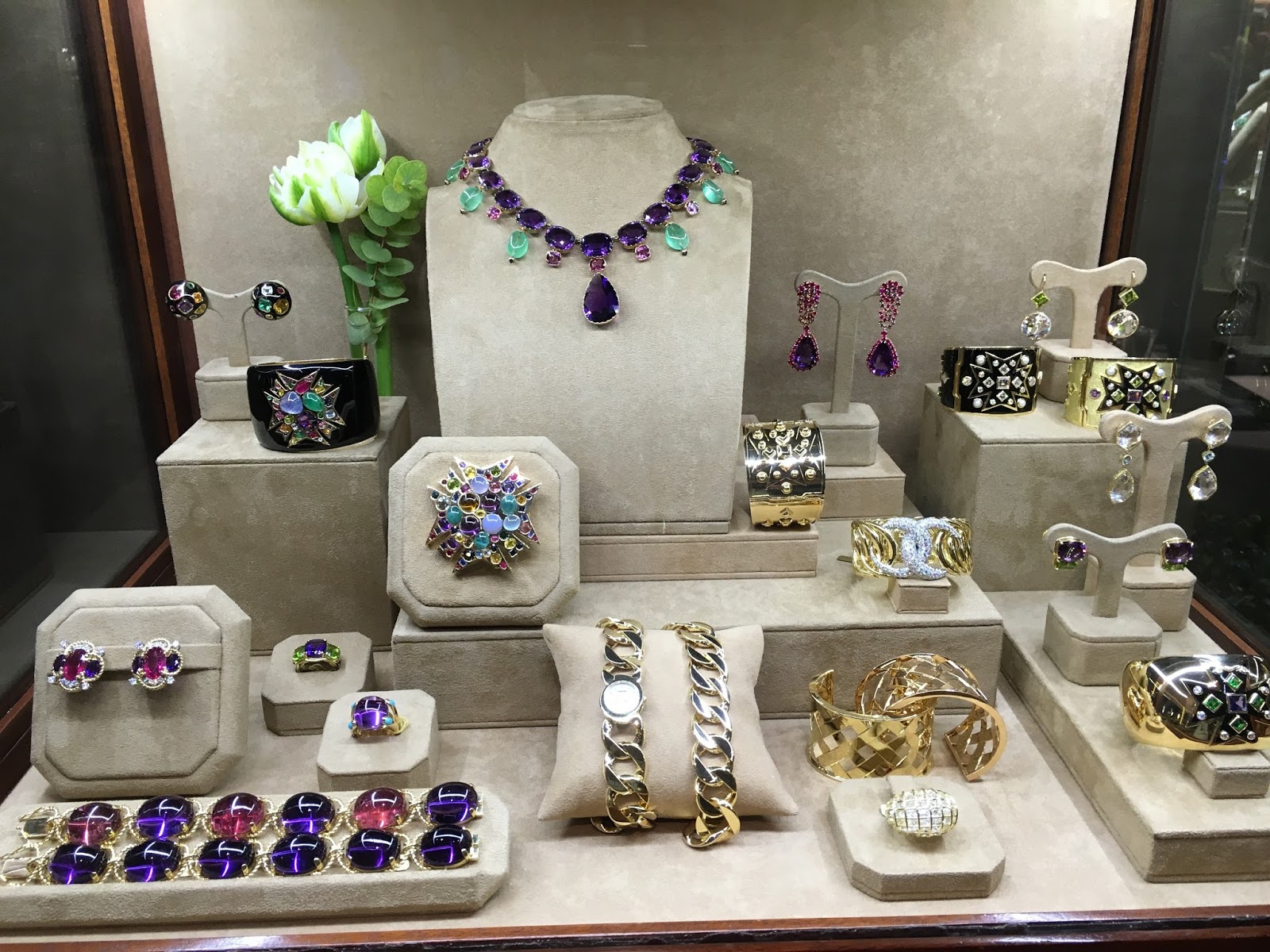 Jewelry News Network High Jewelers Bring Their Art To TEFAF