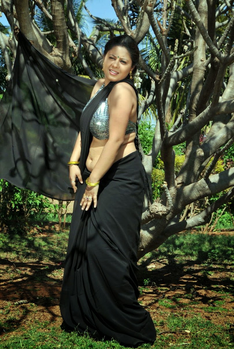 Mallu Aunty Sunakshi Hot navel and hairy armpits in black transparent saree. pic