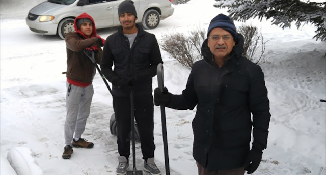 Seorang Perempuan Kristen Terharu Setelah Dapat Hadiah Natal Dari Tetangganya Yang Muslim,Tak Disangka Hadiahnya Adalah....