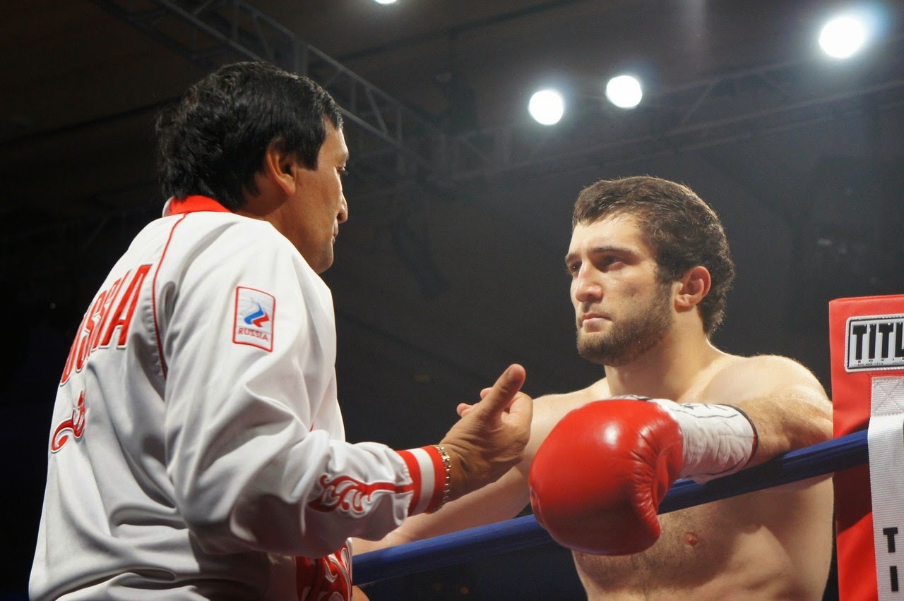 поединок боксеров. вахид аббасов. абдулкадыр абдуллаев боксер. махмудов шахабас бокс. бокс для воды.