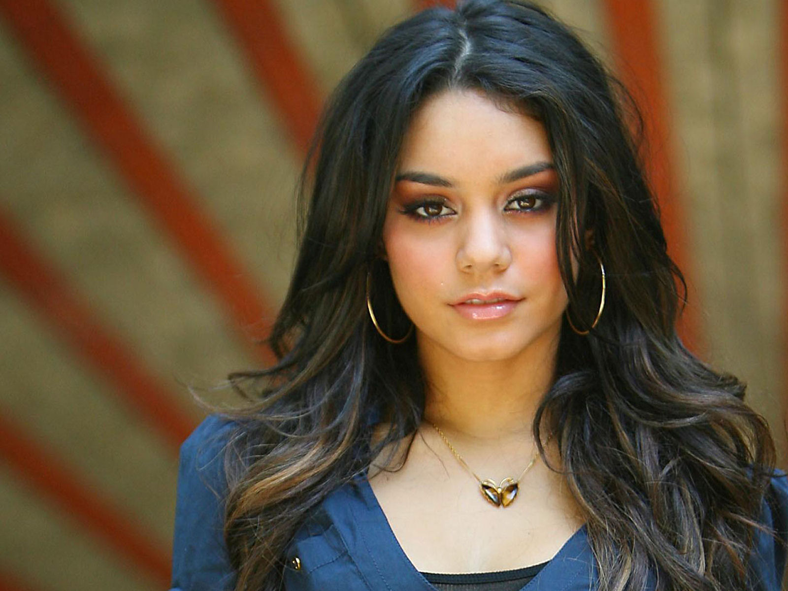 Vanessa Hudgens Mini Blog