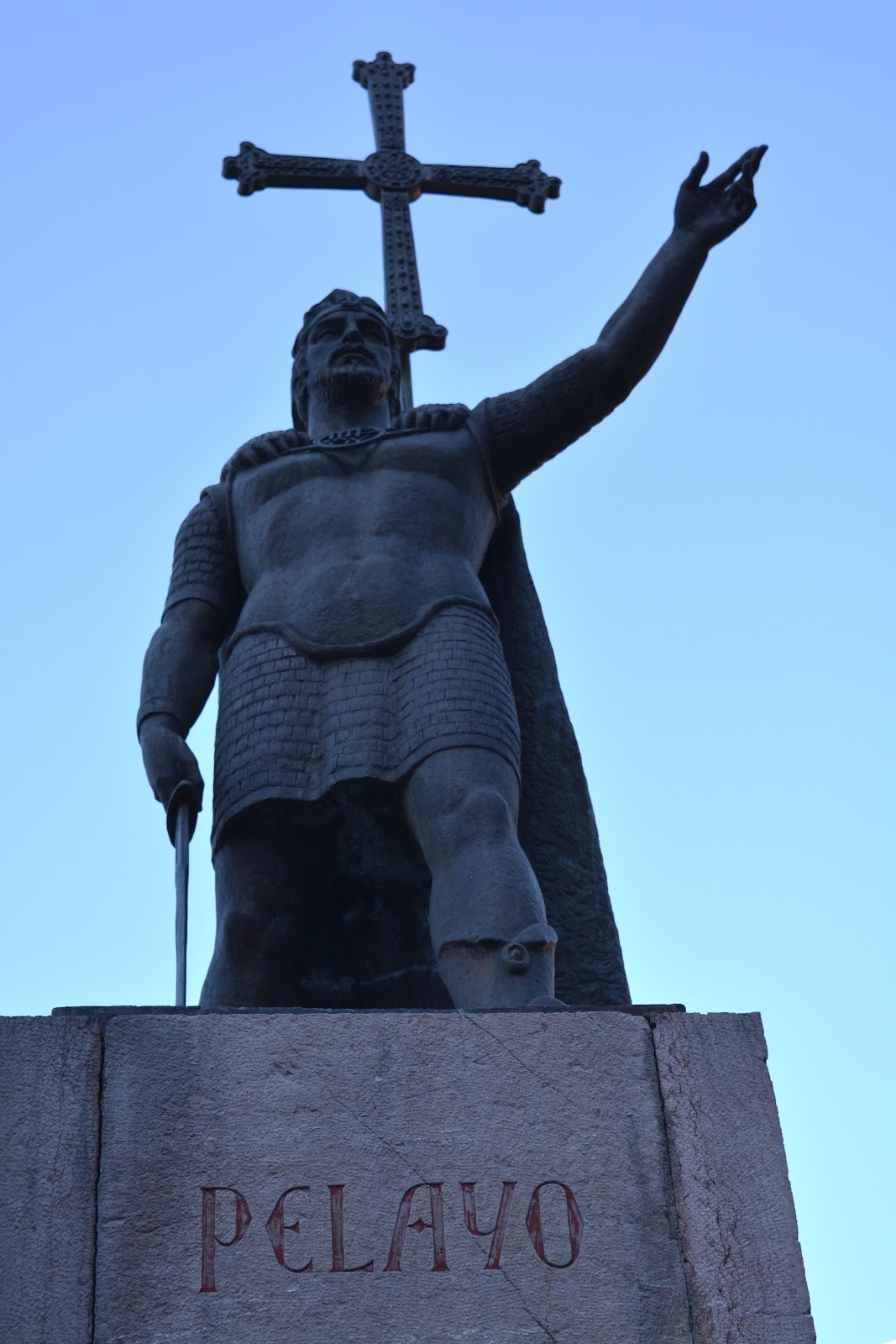 Pueblastur Monumento Rey Pelayo, Covadonga. Cangas de Onis.