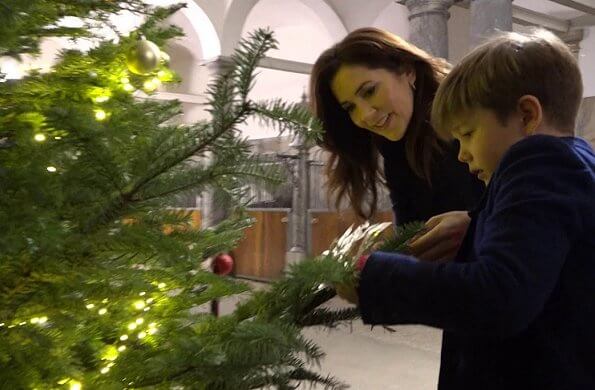 Crown Princess Mary, Prince Christian, Princess Isabella, Prince Vincent and Princess Josephine decorated 2019 Christmas tree