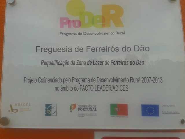 Placa requalificação zona lazer Ferreirós do Dão