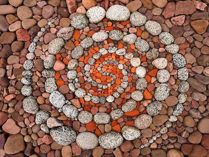 mail2day-geometric-shapes-land-art-by-using-natural-materials-13-pics