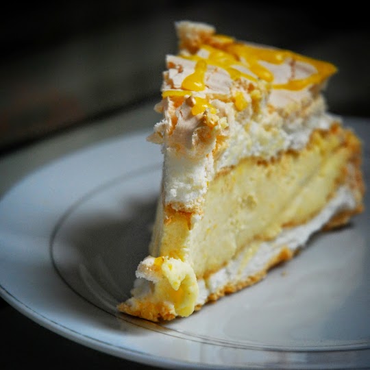 Tort bezowy z lemon curd