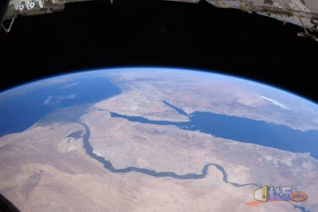 فى الفضاء اذا تلامست قطعتين حديد ستصبح قطعة واحدة ظاهره غريبه للغاية!! #شاهد فى الفضاء اذا تلامست قطعتين حديد ستصبح قطعة واحدة ظاهره غريبه للغاية!! #شاهد