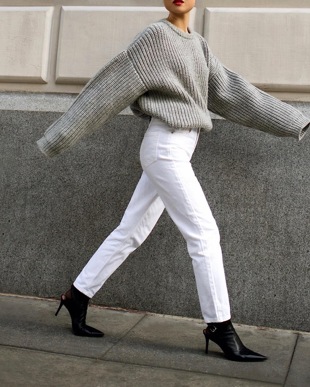 The Stylish 3-Piece Winter Outfit We Love — Grey Sweater, White Jeans, and Black Ankle Boots