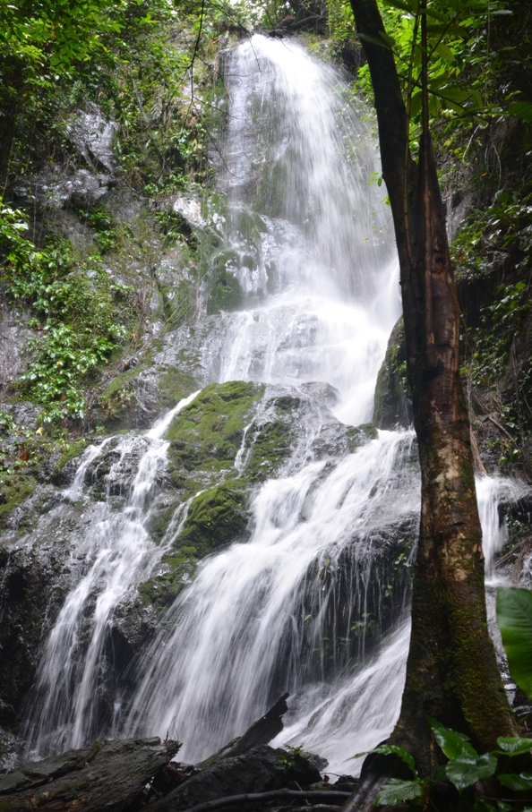 Pesona Air Terjun Empunawan di Batang Gansal | Waterfalls