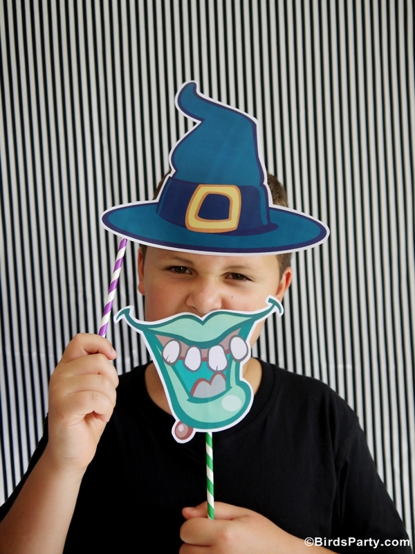 DIY Halloween Party Photo Booth with FREE Printables - BirdsParty.com