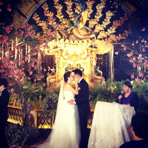 Carmina Villaroel And Zoren Legaspi Wedding Photos Video Mykiru Carmina Zoren Kiss