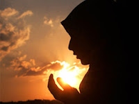 Ilustrasi muslimah berdoa (foto Reuters)