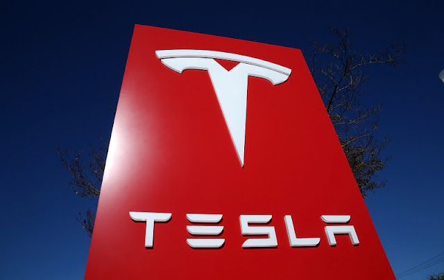 Tesla Update Makes Self-Parking Cars Harder to Crash