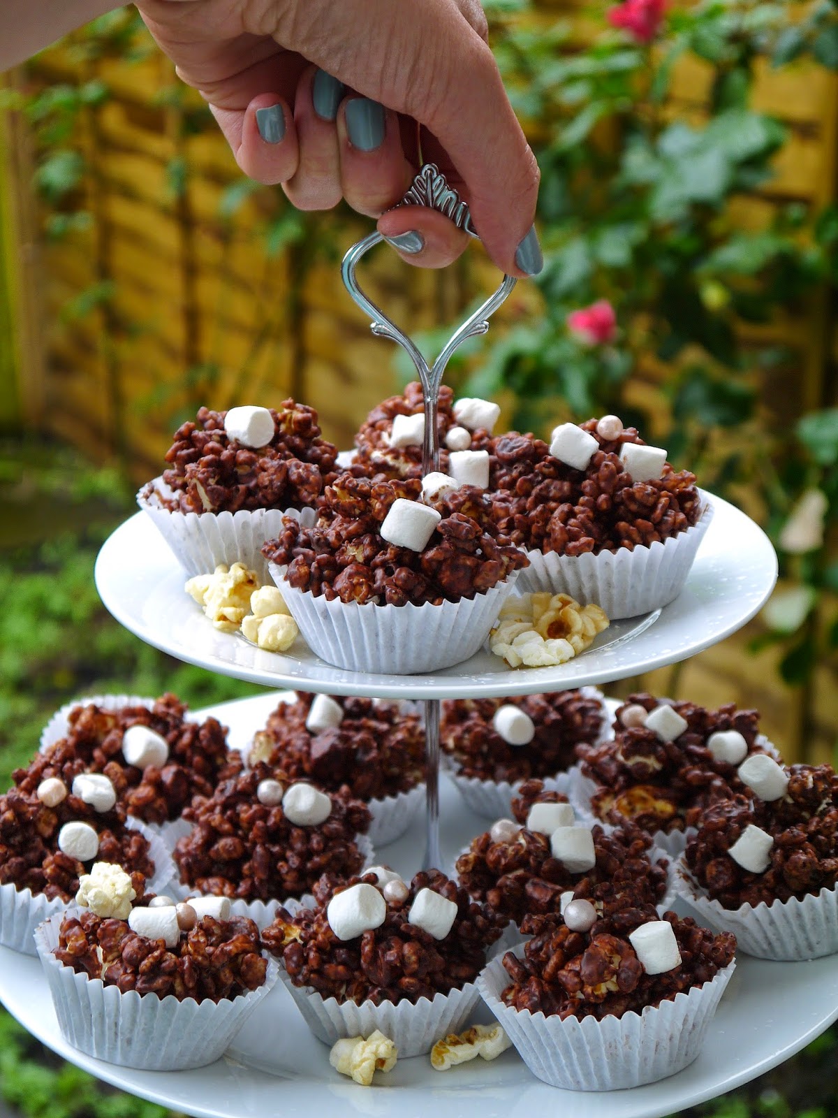 Chocolate Rice Crispy Cakes With Raisins