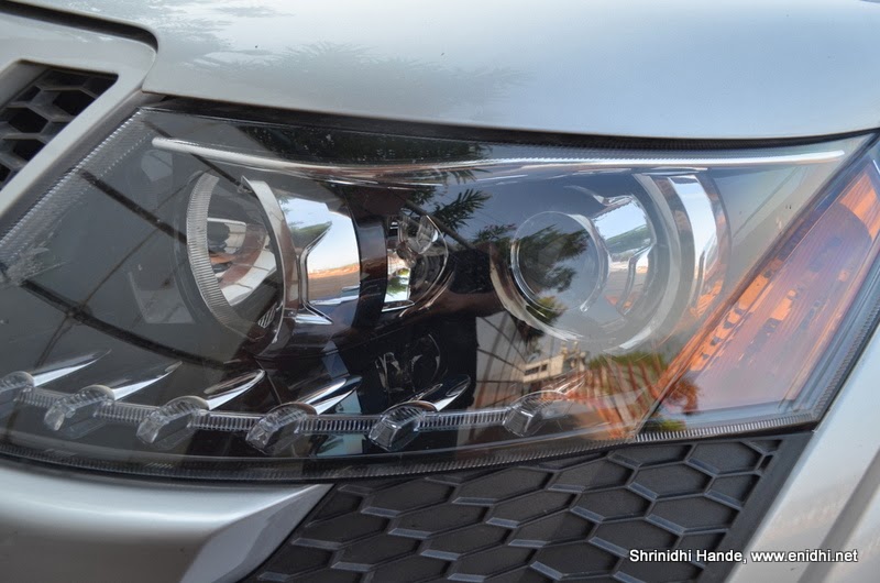 10 Good Features in Mahindra XUV500 W6 eNidhi India Travel Blog