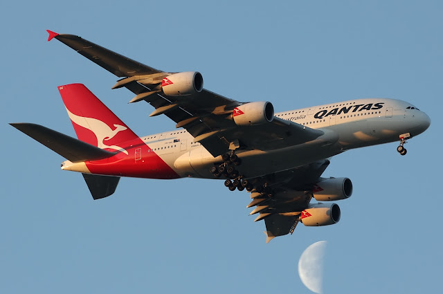 Airbus A380-800 Qantas Half Moon Fly Pass