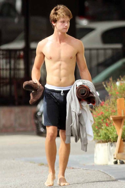 The Stars Come Out To Play: Patrick Schwarzenegger - Shirtless ...