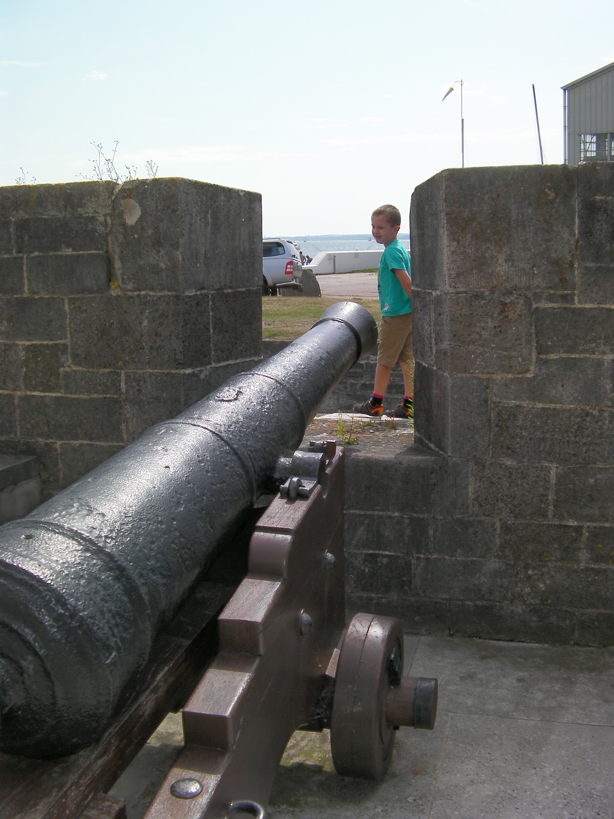 calshot castle protecting southampton water