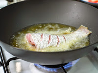 Tips Menggoreng Ayam atau Ikan Agar Tidak Meletup ( How To Frying Chicken or Fish That Do Not Crackle )