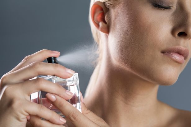 اتيكيت وضع العطر اتيكيت اتيكيت وضع العطر اتيكيت