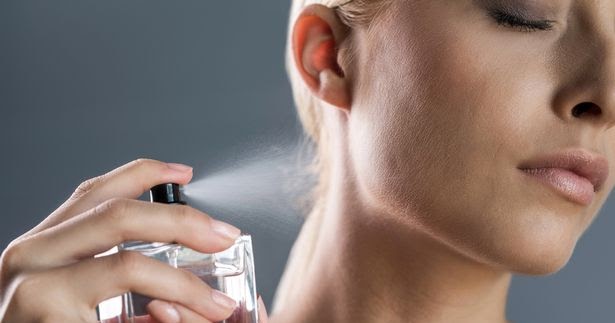 اتيكيت وضع العطر اتيكيت اتيكيت وضع العطر اتيكيت